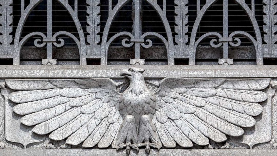 US Bald Eagle Emblem in 1930s Art Deco Architecture - Ikonographia