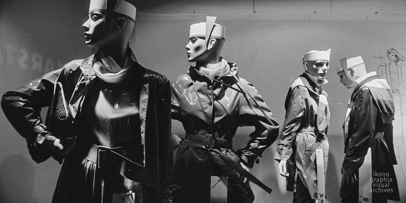 The very first EB110 model made in epowood as designed by Benedini, with the rear wheels covered reminding the Bugatti Atlantic.  Photo Roberto Bigano. Buy this image in the ikonographia.com store.